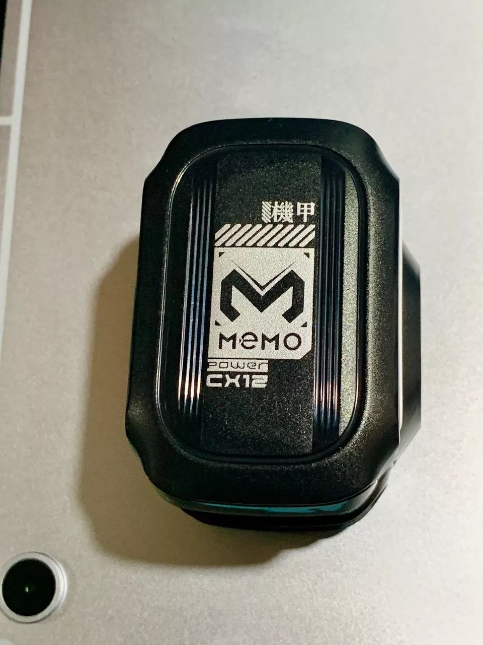 Sò lạnh tản nhiệt MEMO CX12 Pro 2026 sử dụng pin làm lạnh sâu 2 chế độ AI đèn led màn hình tăng fps chơi game liên quân
