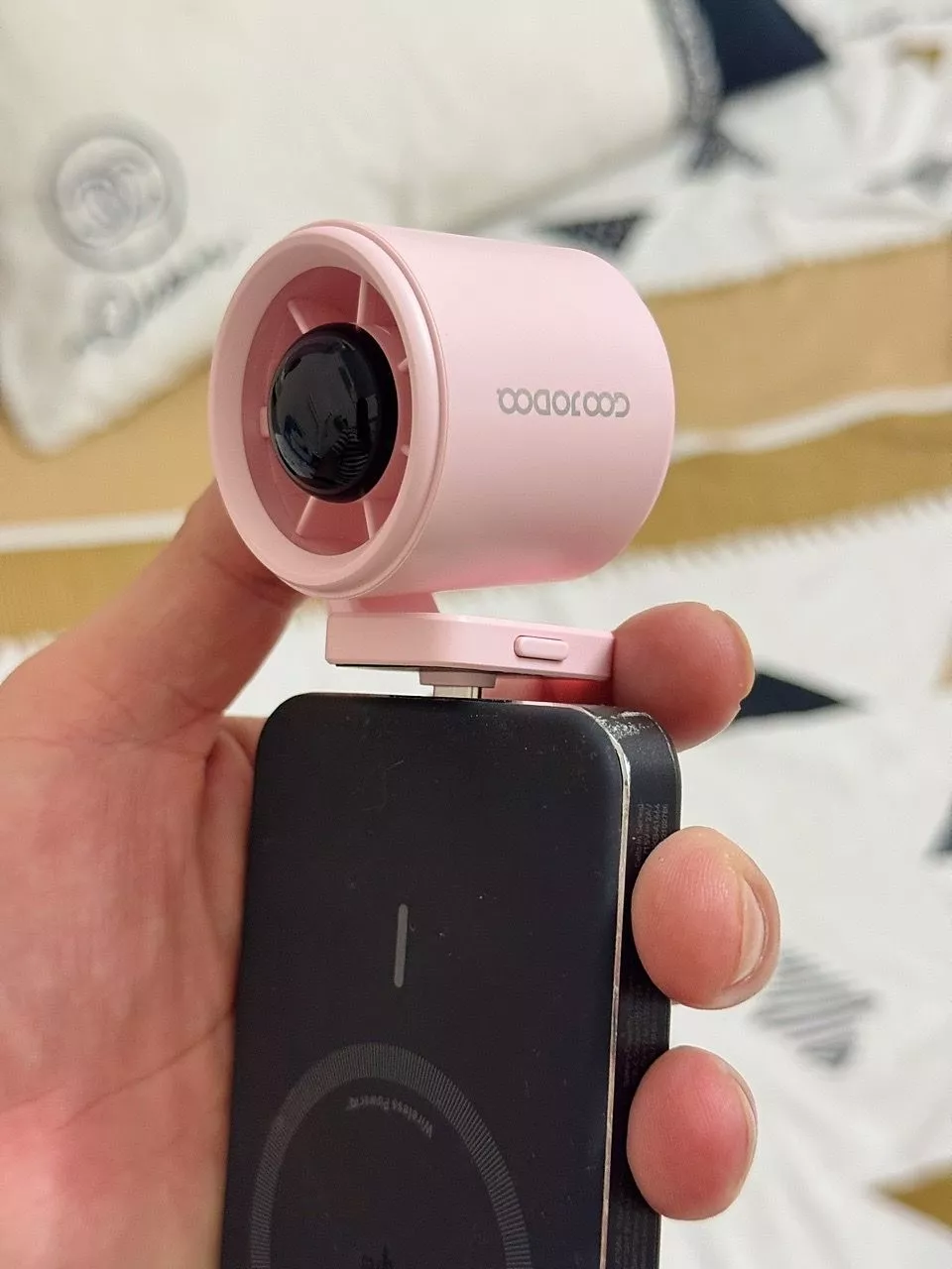 Quạt mini GOOJODOQ Type-C là sản phẩm cắm là chạy, cơ 15573 vòng/phút, lưu lượng gió mạnh mẽ 9,7 m/s