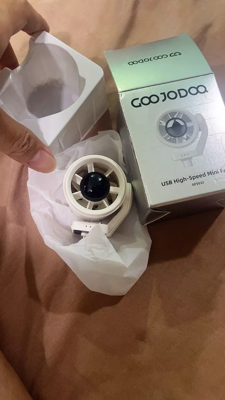 Quạt mini GOOJODOQ Type-C là sản phẩm cắm là chạy, cơ 15573 vòng/phút, lưu lượng gió mạnh mẽ 9,7 m/s