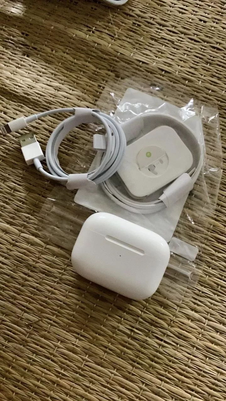 Tai Nghe Bluetooth Pro 2 Bản Cao Cấp Chống Ồn Bass Căng Pin 8H Định Vị Đổi Tên Bảo Hành 12 Tháng