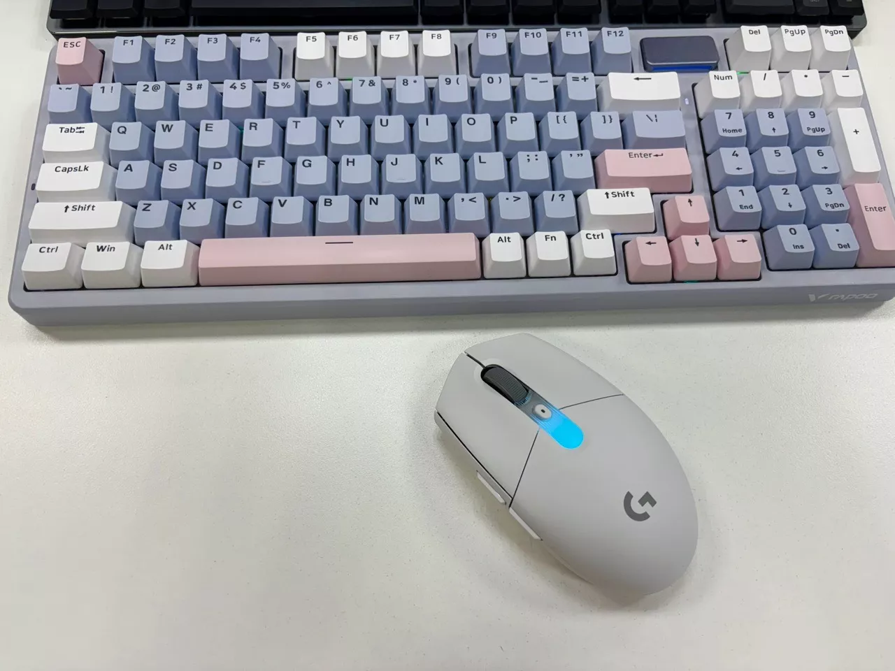 Chuột gaming Logitech G304 X SUPERLIGHT - Nhẹ 59g, Pin sạc, HERO 44K, LIGHTSYNC RGB, LIGHTSPEED, Bluetooth