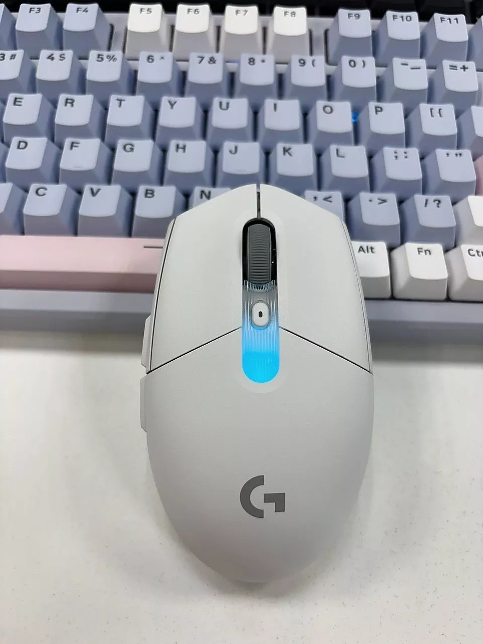 Chuột gaming Logitech G304 X SUPERLIGHT - Nhẹ 59g, Pin sạc, HERO 44K, LIGHTSYNC RGB, LIGHTSPEED, Bluetooth