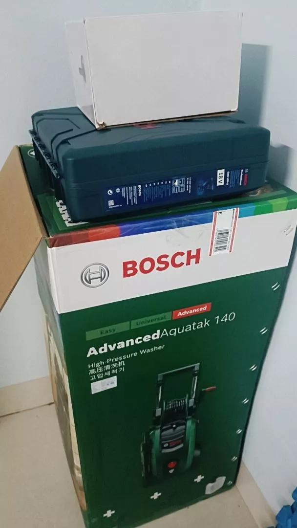 Máy phun xịt rửa áp lực cao Bosch Aquatak 140