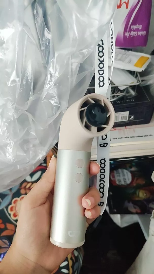 Quạt cầm tay mini tốc độ cao Goojodoq 100 tốc độ có màn hình LED, dây đeo cổ