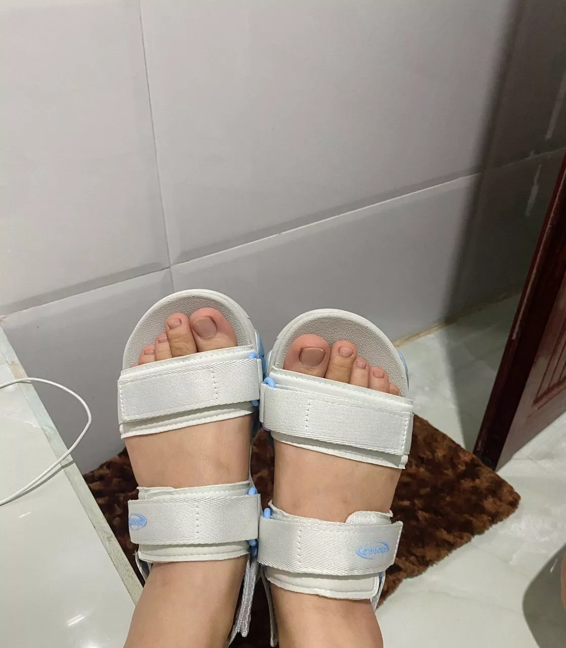 Giày Sandal Nữ Girly Quai Thun, Thoải Mái, Siêu Nhẹ Shondo Nhiều Màu