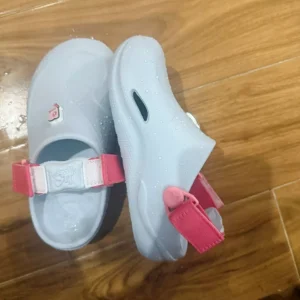 Dép Sục Bé Gái Shondo Clog Little Suke Gắn Charm Hình Thú Dễ Thương Nhiều Màu
