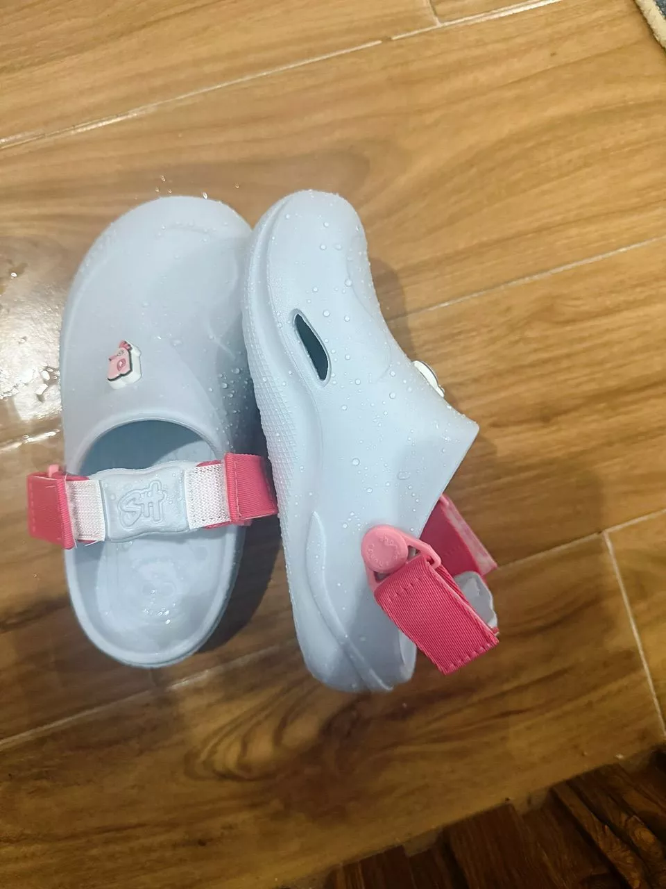 Dép Sục Bé Gái Shondo Clog Little Suke Gắn Charm Hình Thú Dễ Thương Nhiều Màu