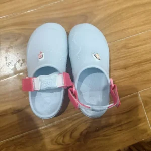 Dép Sục Bé Gái Shondo Clog Little Suke Gắn Charm Hình Thú Dễ Thương Nhiều Màu