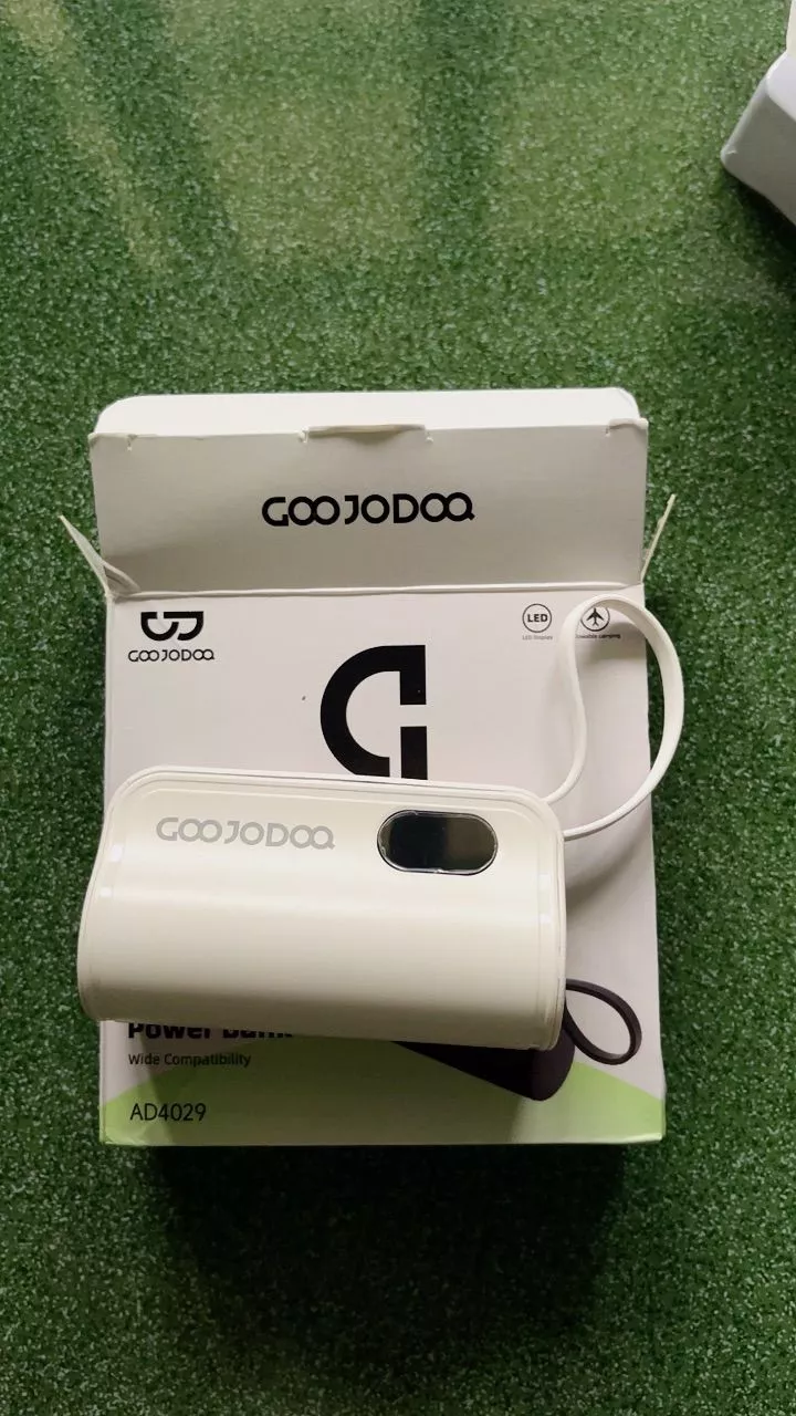 Sạc dự phòng mini GOOJODOQ 2025 cho Giáng sinh với phích cắm Type-C và Light-ning phích cắm đôi