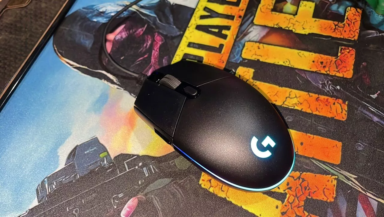Chuột gaming có dây Logitech G102 Lightsync - Tùy chỉnh RGB, 6 nút lập trình, nhẹ