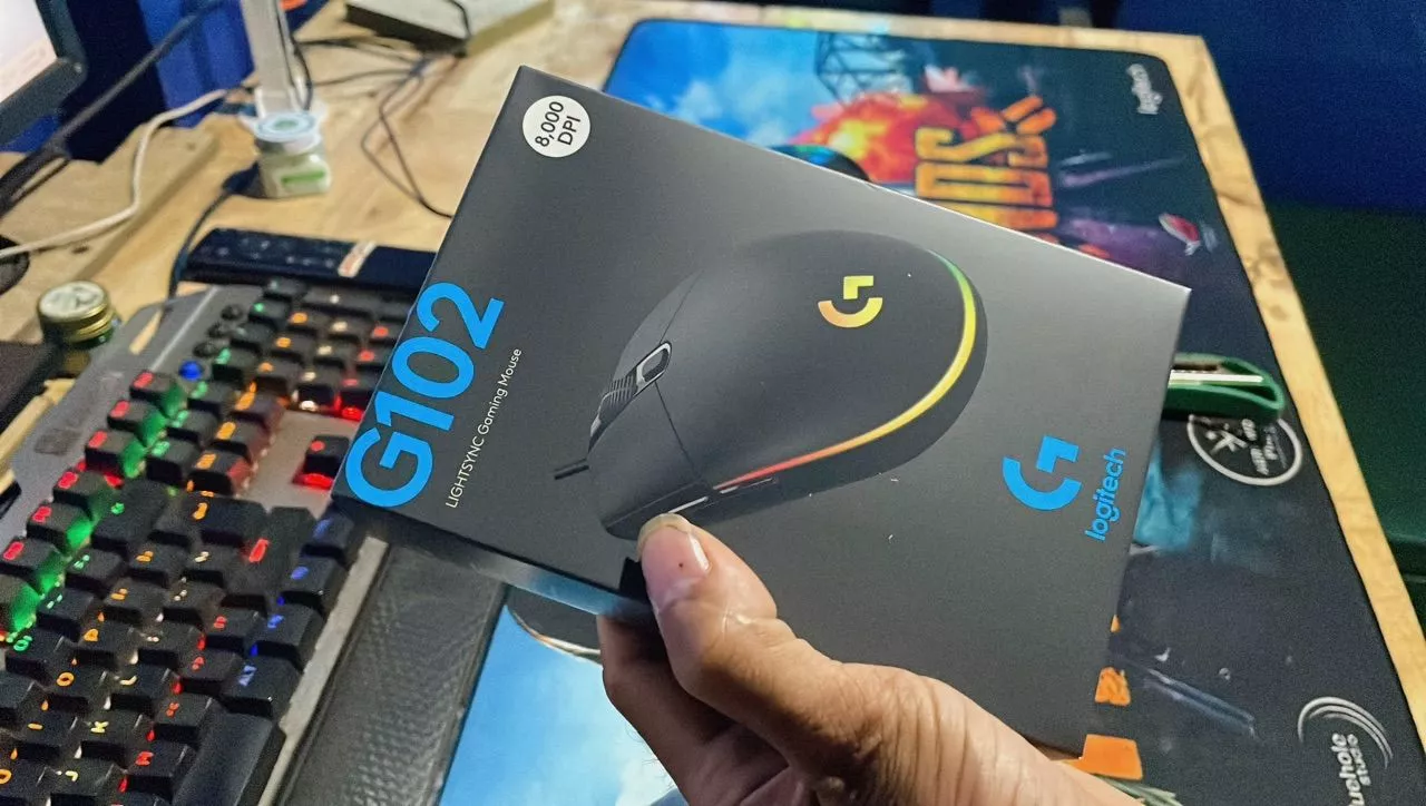 Chuột gaming có dây Logitech G102 Lightsync - Tùy chỉnh RGB, 6 nút lập trình, nhẹ