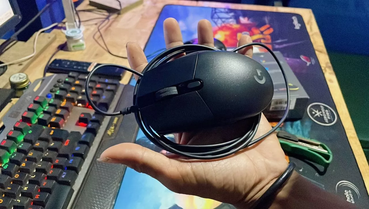 Chuột gaming có dây Logitech G102 Lightsync - Tùy chỉnh RGB, 6 nút lập trình, nhẹ