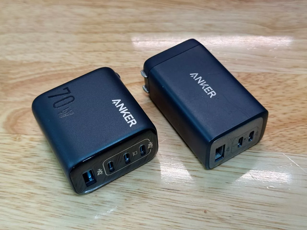 Củ sạc nhanh Anker Zolo 70W | 4 cổng (3 cổng USB-C & 1 cổng USB-A) | Chân gập gọn nhẹ | Sạc nhanh đa thiết bị - A121C