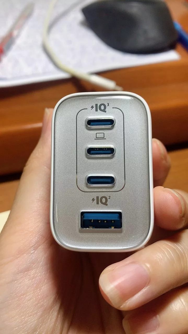 Củ sạc nhanh Anker Zolo 70W | 4 cổng (3 cổng USB-C & 1 cổng USB-A) | Chân gập gọn nhẹ | Sạc nhanh đa thiết bị - A121C