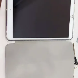 Bao da iPad GOOJODOQ có màu chuyển sắc, tự động đánh thức, hỗ trợ nhiều góc độ và ngăn đựng bút chống thất lạc