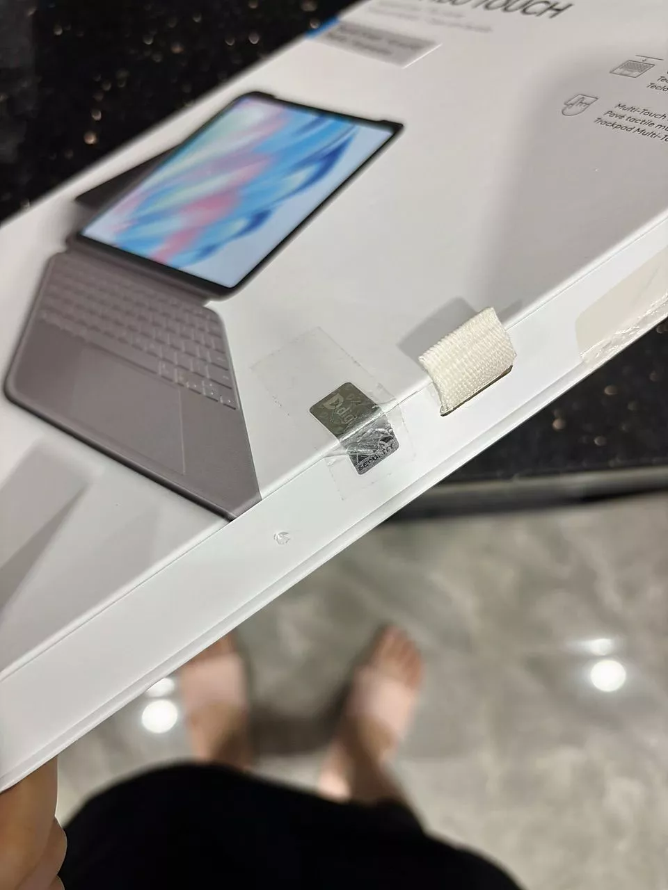 Bao da kèm bàn phím Logitech Combo Touch cho iPad Air 11 inch (M2 & M3), iPad Air 13 inch (M2) & Bút Logitech Crayon