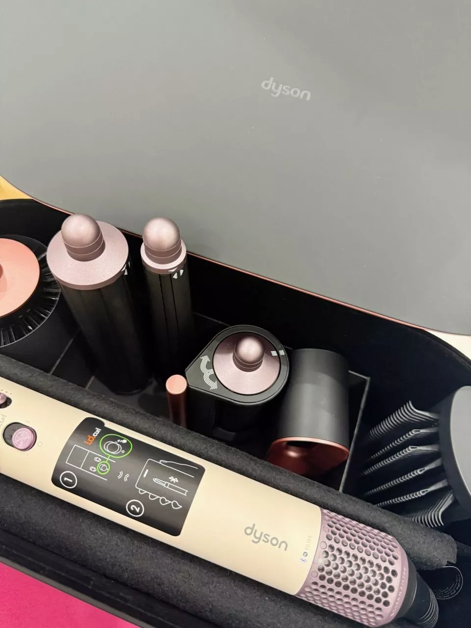 Máy tạo kiểu tóc thông minh Dyson Airwrap i.d.™ HS08 Straight + Wavy (Ceramic Pink)
