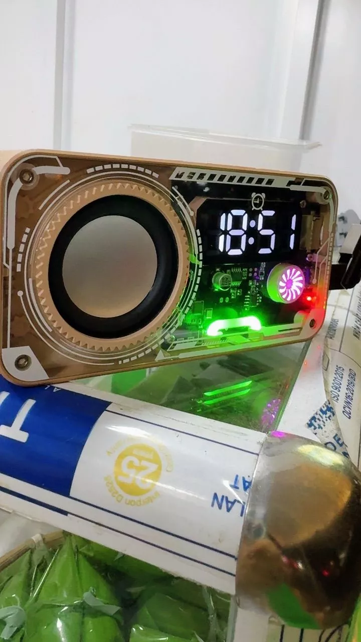 Loa báo thức không dây Bluetooth 5.3 GOOJODOQ Thiết kế kiểu dáng cơ học Màn hình LED hiển thị thời gian với đèn RGB