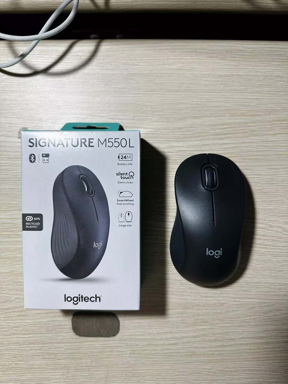 Chuột không dây Bluetooth Logitech M550 Signature - SmartWheel, giảm ồn, 4000DPI, Đa thiết bị