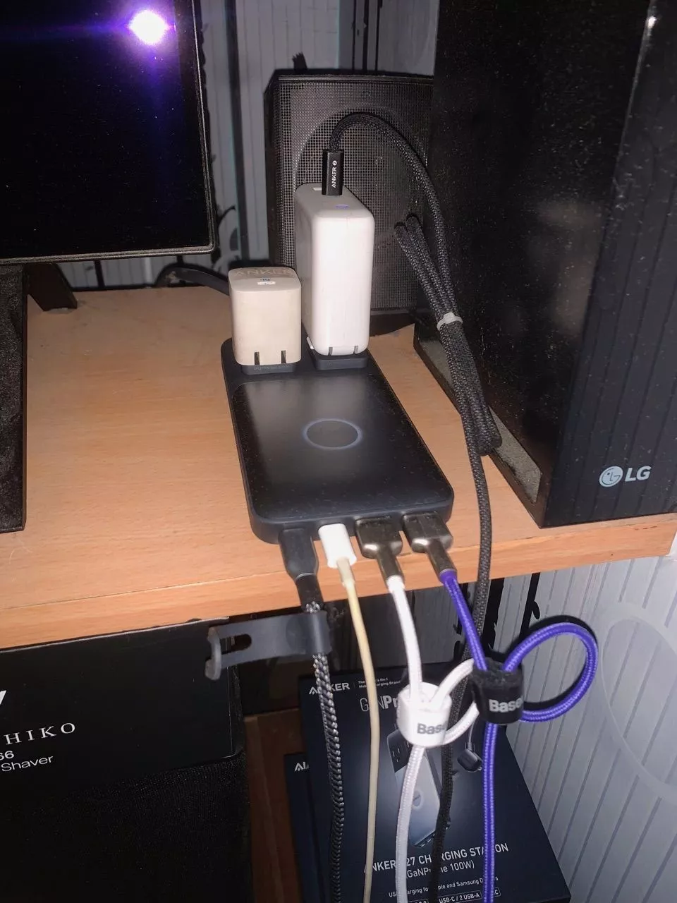 Trạm sạc đa năng Anker 727 GaNPrime 100W 2 cổng USB-C, 2 cổng USB-A và 2 ổ cắm AC sạc cùng lúc 6 thiết bị - A9126