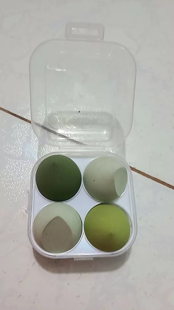 Hộp 4 mút trang điểm, đánh kem nền, phấn phủ sử dụng được dạng khô, ướt