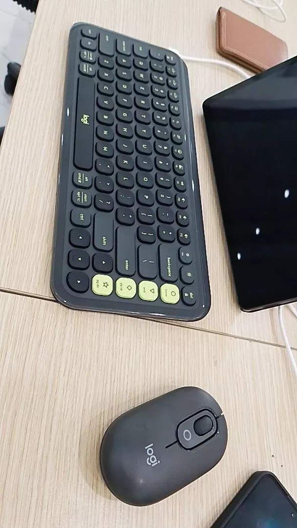 Combo Chuột & Bàn Phím Bluetooth Logitech POP ICON COMBO - Gõ yên tĩnh, phím lập trình, Easy-Switch