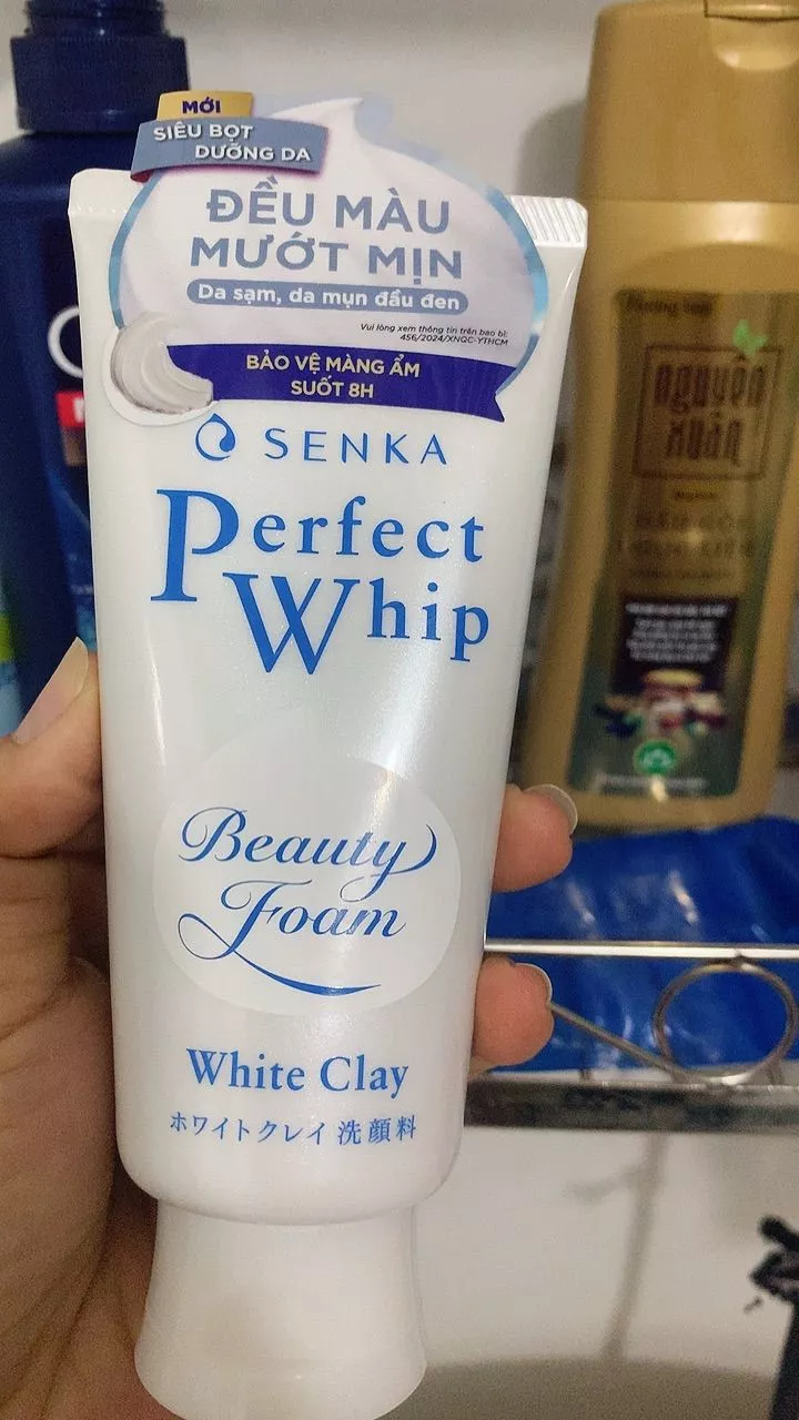 Sữa rửa mặt Senka Perfect White Clay 120g tẩy tế bào chết dưỡng trắng sáng ẩm mịn đều màu da