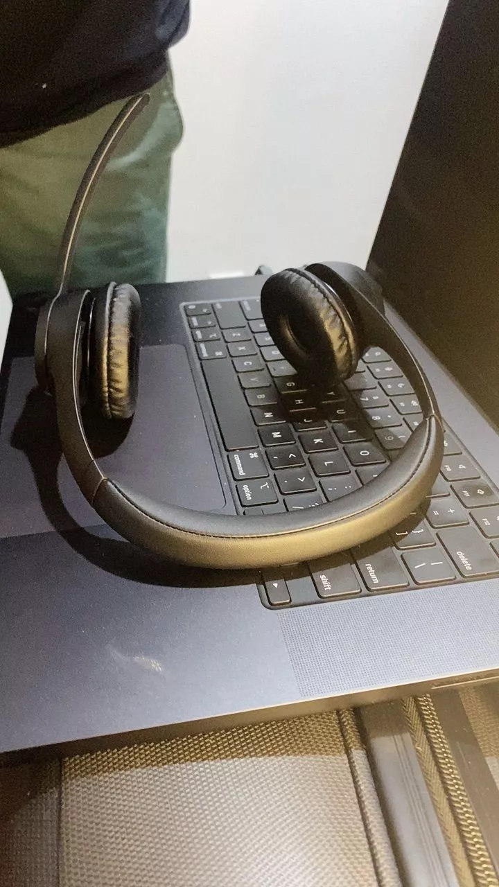 Tai nghe Bluetooth không dây Logitech Zone 300 - Micrô khử ồn, Windows, Mac