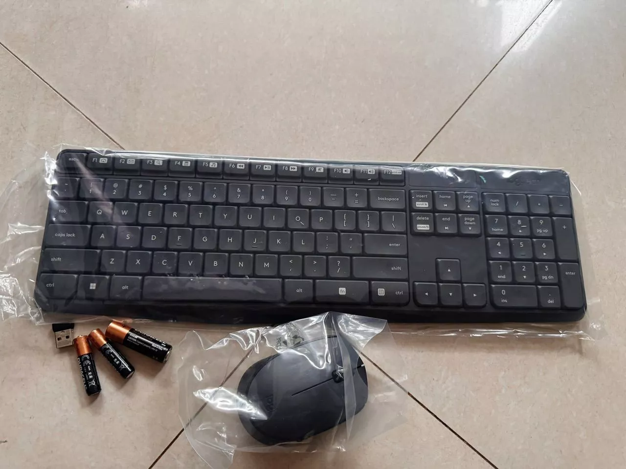 Bộ bàn phím chuột không dây Logitech MK235