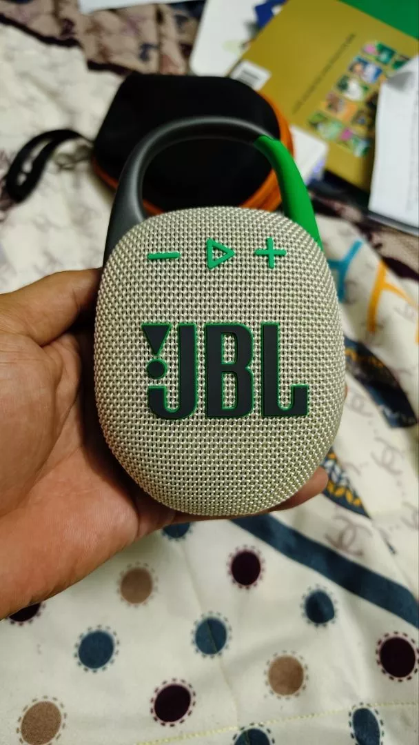 Loa Bluetooth di động kháng nước JBL Clip 5 Công Suất 7W Chơi Nhạc Tới 12 Giờ Thiết Kế Móc Treo