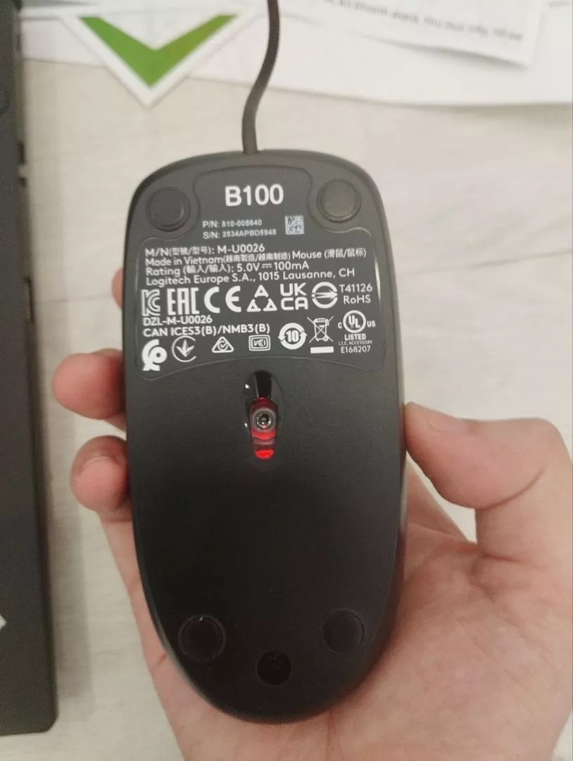 Chuột có dây Logitech B100 - Dây dài 1m8, thiết kế ôm tay, thuận cả 2 tay