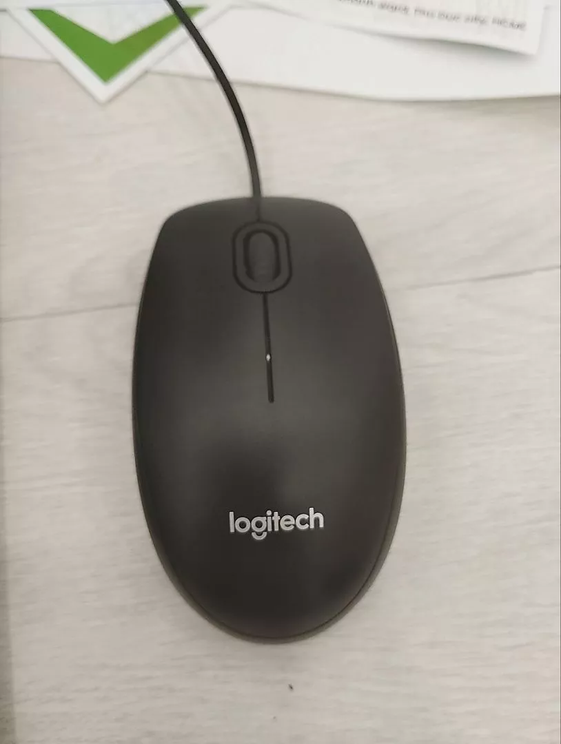 Chuột có dây Logitech B100 - Dây dài 1m8, thiết kế ôm tay, thuận cả 2 tay
