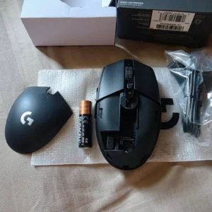 Chuột gaming không dây Logitech G G305 LIGHTSPEED - Hero 12K DPI, Nhẹ 99g, 6 nút lập trình, Pin 250h