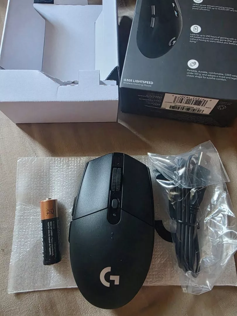 Chuột gaming không dây Logitech G G305 LIGHTSPEED - Hero 12K DPI, Nhẹ 99g, 6 nút lập trình, Pin 250h