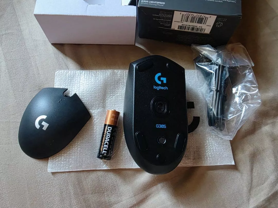 Chuột gaming không dây Logitech G G305 LIGHTSPEED - Hero 12K DPI, Nhẹ 99g, 6 nút lập trình, Pin 250h
