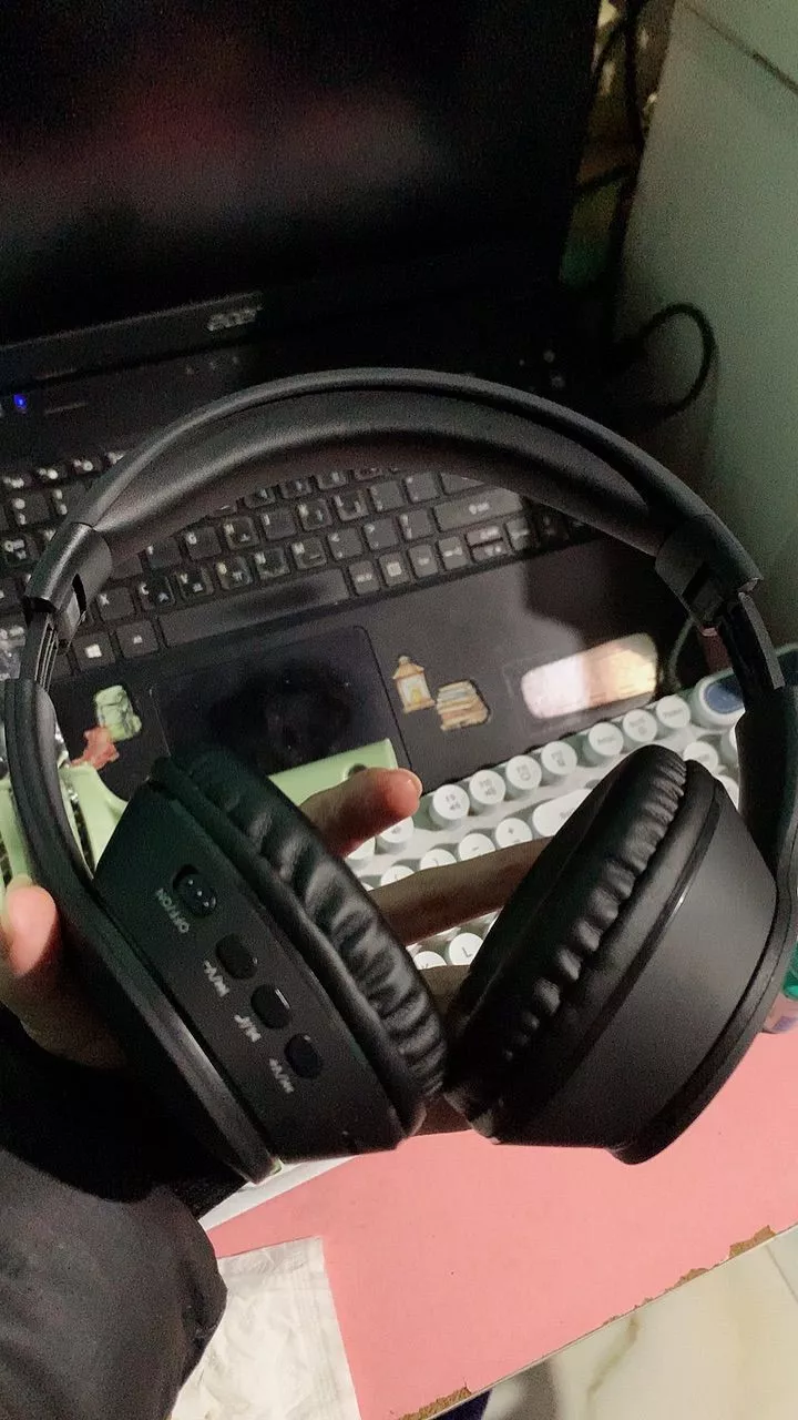 Tai nghe Bluetooth 5.3 GOOJODOQ, âm thanh nổi HiFi, thời lượng pin dài và nhiều chế độ phát lại.