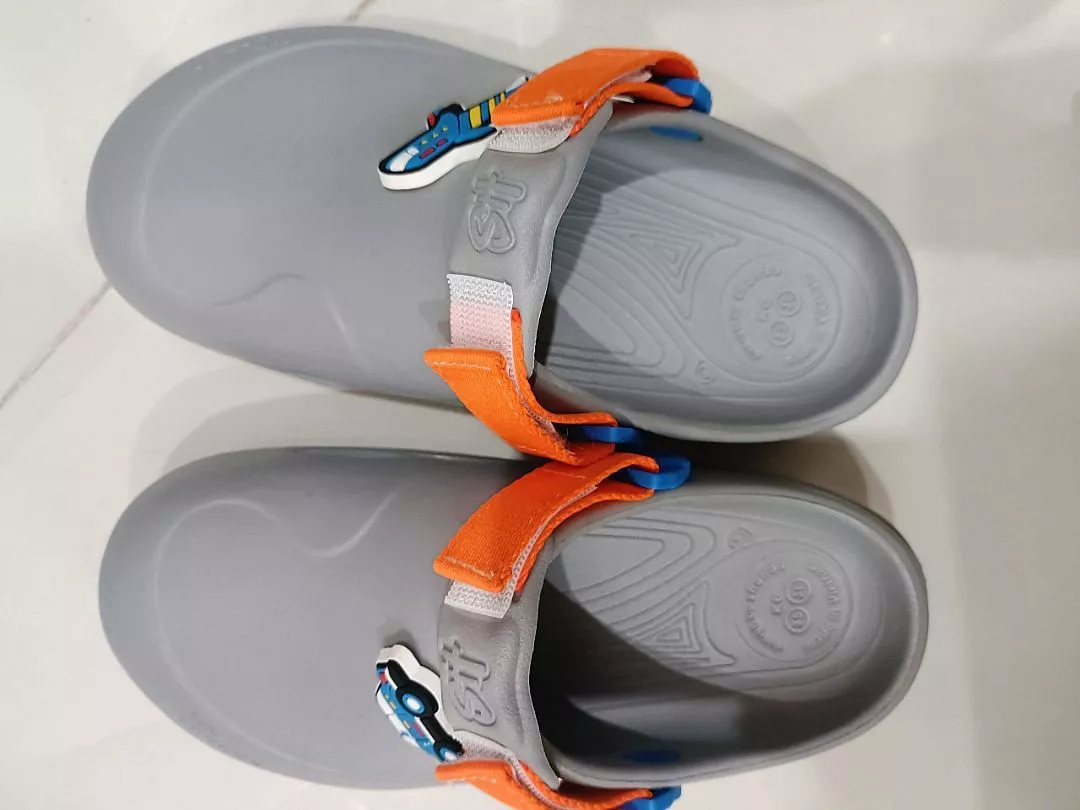 Dép Sục Bé Trai Shondo Clog Little Suke Gắn Charm Hoạt Hình Siêu Ngầu Nhiều Màu