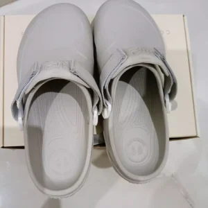 Dép Sục Unisex Shondo Clog Suke Nhựa Đúc Đế Cao 4cm Hack Dáng Màu Xám SUK2222