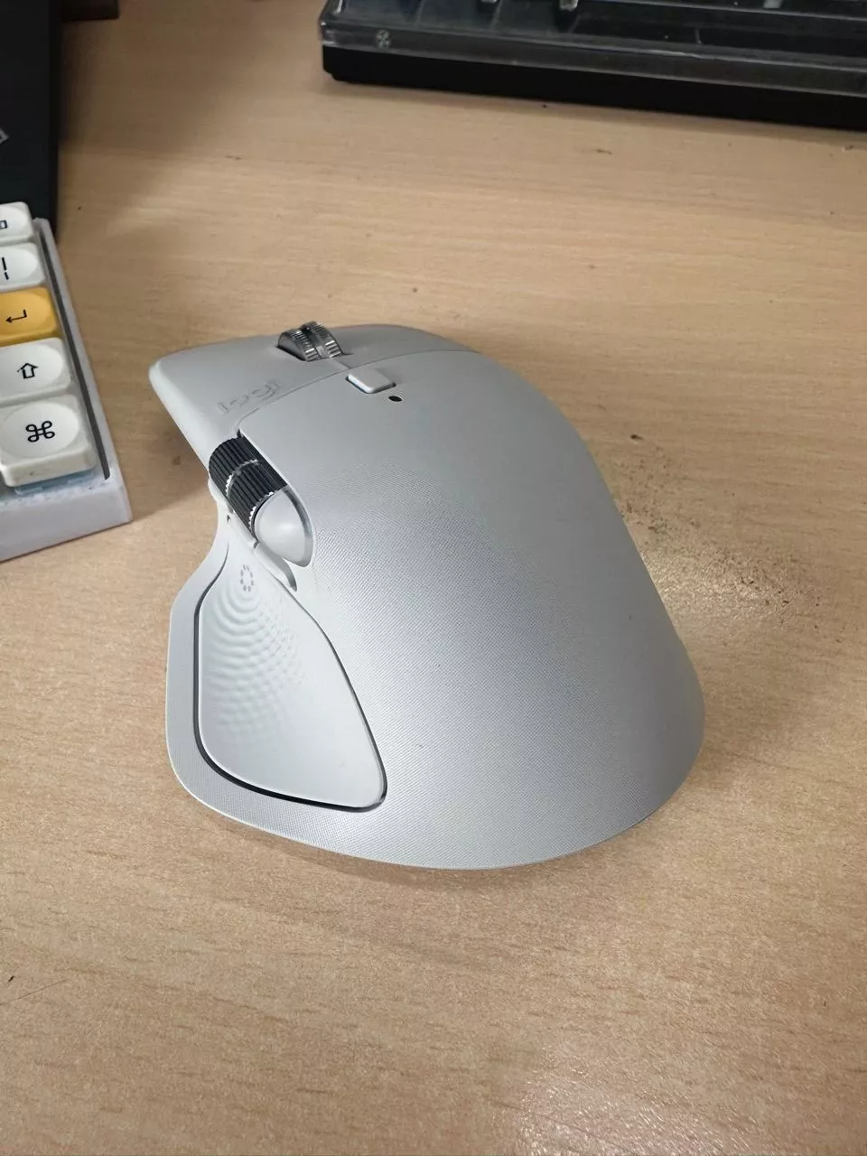 Chuột không dây công thái học Logitech MX Master 4 - Rung phản hồi, Cuộn siêu nhanh, Sạc USB-C