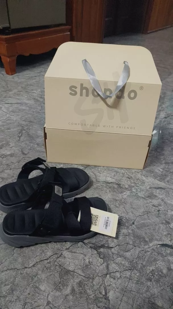 Giày Sandals Nam Nữ Shondo F6 Quai Xoay Đế Xám Phối Đen F6S1212