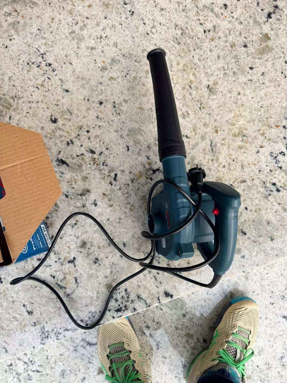 Máy thổi GBL 650 BOSCH