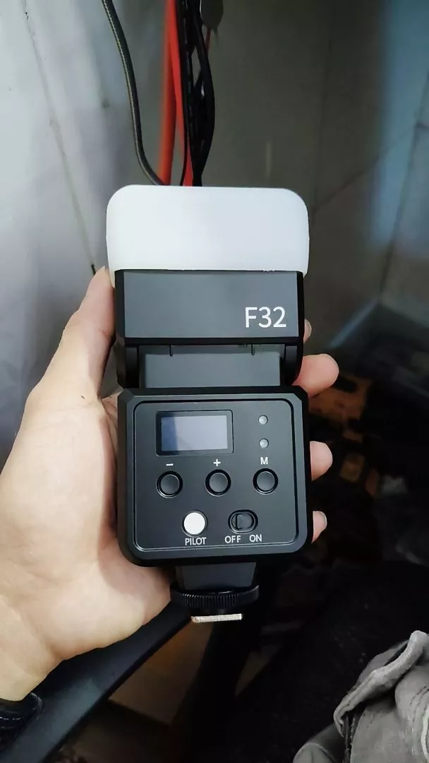 UALNZI F32 - Đèn Flash Máy Ảnh Ulanzi F32