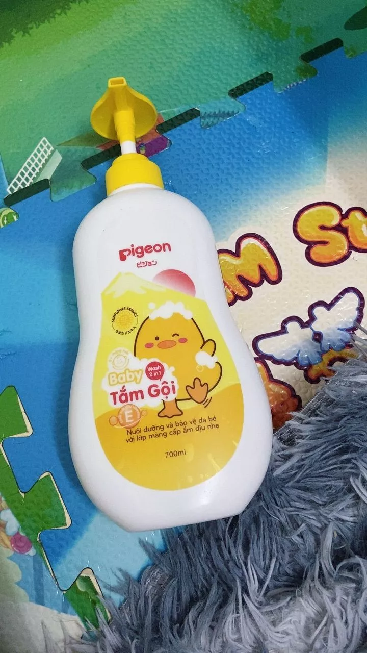Tắm gội Pigeon cho bé - Sữa tắm gội toàn thân 2 trong 1 an toàn dịu nhẹ 700ml