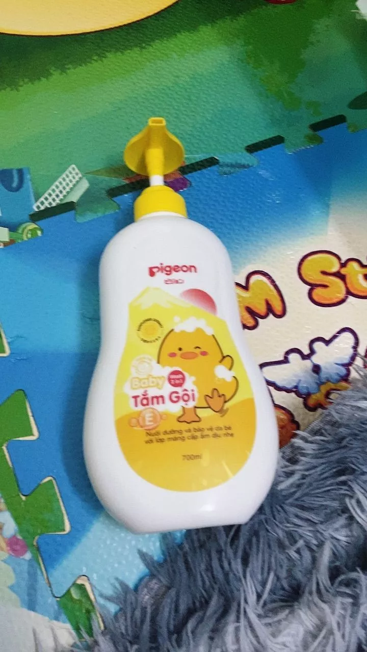 Tắm gội Pigeon cho bé - Sữa tắm gội toàn thân 2 trong 1 an toàn dịu nhẹ 700ml
