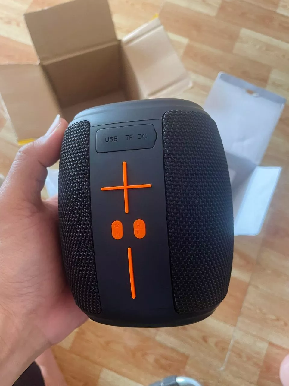 Loa bluetooth không dây HM805 công suất 8W, chống nước, bass siêu trầm cực hay, có led, cổng USB, thẻ nhớ - AUDIO365