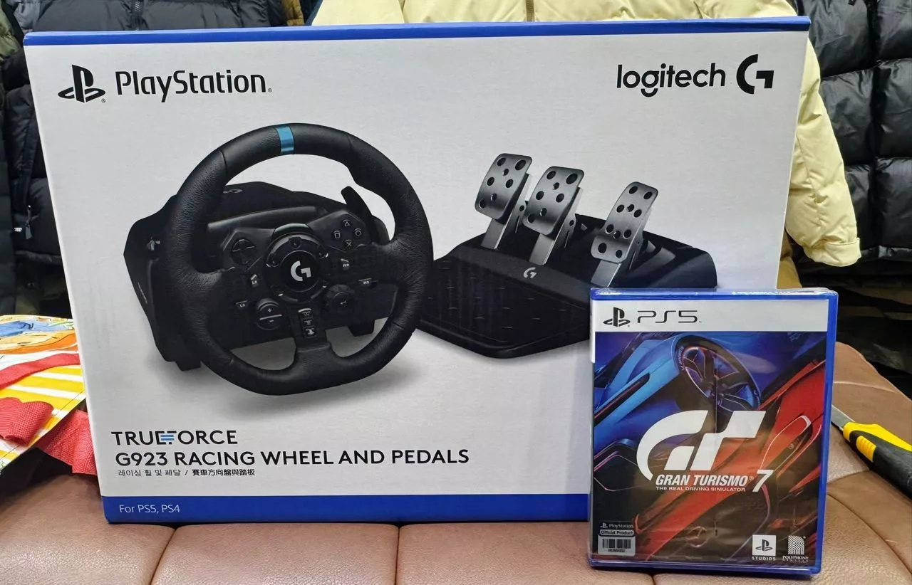 Vô lăng & bàn đạp chơi game Logitech G923 - Phản hồi lực TRUEFORCE, ly hợp kép, tay cầm bọc da