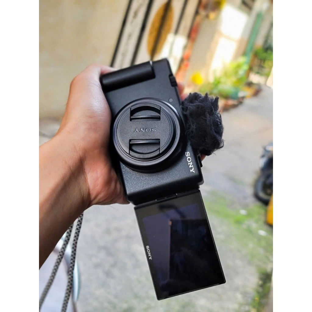Máy ảnh Vlog Sony ZV-1F Cũ 98% - Quay 4K, Ống Kính ZEISS Siêu Rộng