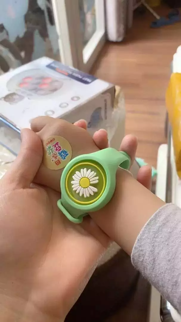 Đồng Hồ Đuổi Muỗi Cho Bé Hàng Đẹp - Đồng Hồ Đuổi Muỗi Phát Sáng In Hình Dễ Thương Cho Bé