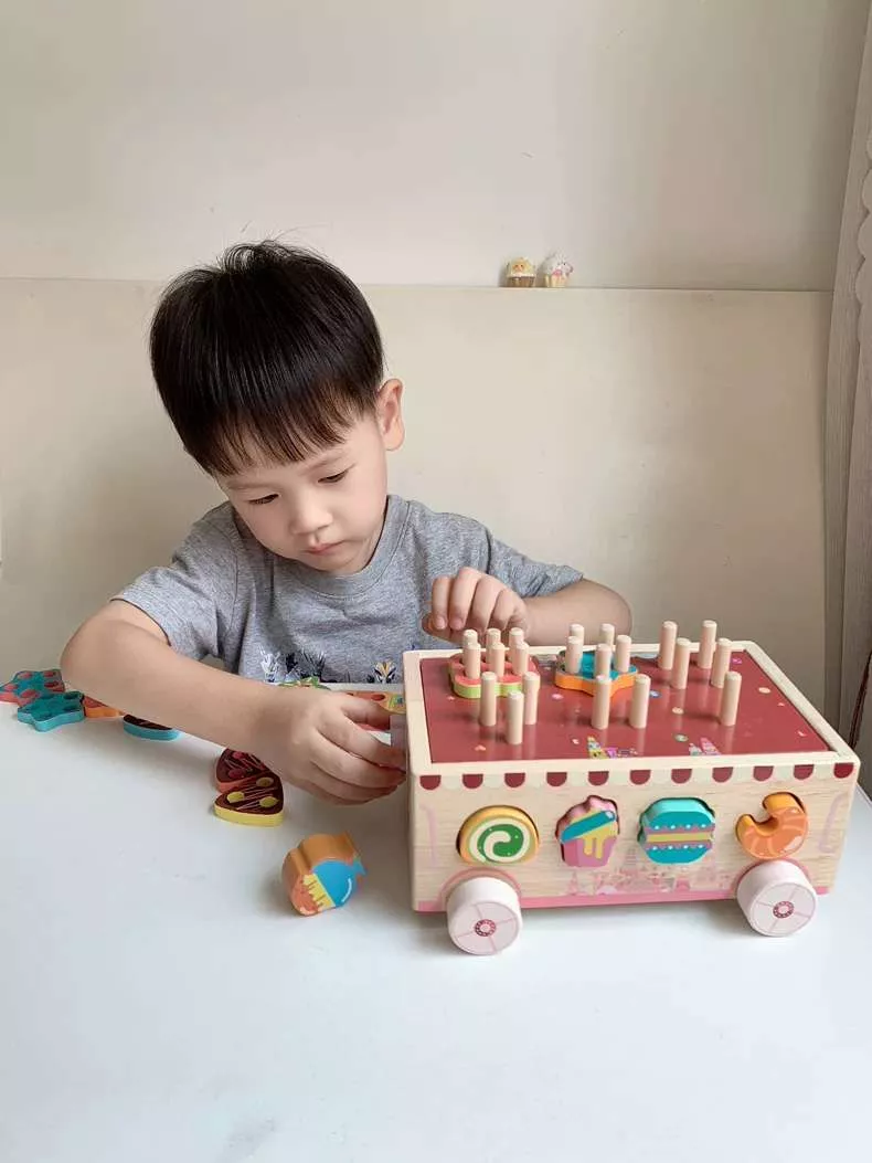 Đồ Chơi Giáo Dục Montessori - Xe Oto Gỗ Bận rộn cho trẻ từ 1-3 Tuổi