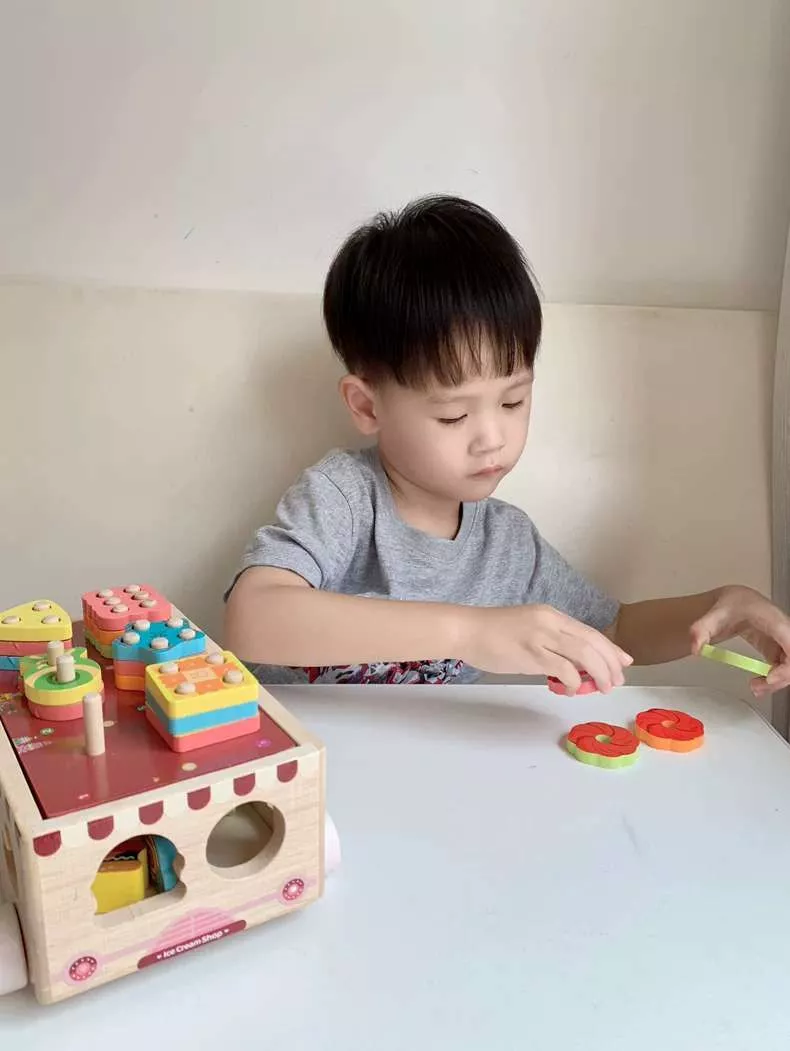 Đồ Chơi Giáo Dục Montessori - Xe Oto Gỗ Bận rộn cho trẻ từ 1-3 Tuổi
